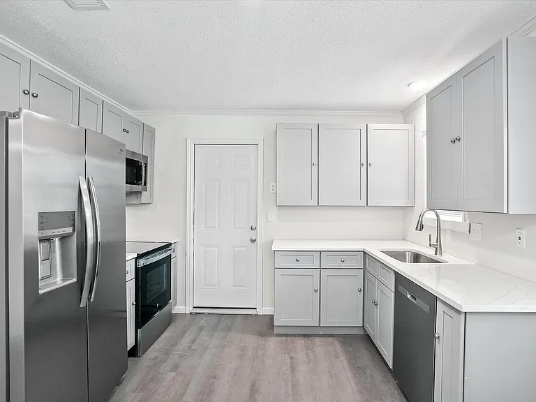 204 Kenway Dr — Photo 8
