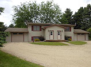 22735 Bluegrass Rd, Albert Lea, MN 56007