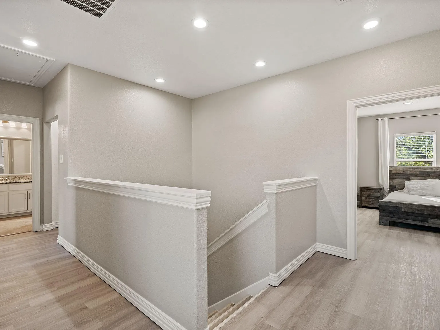 4 bed, 3.0 bath, 2094 sqft, $776 — Photo 3
