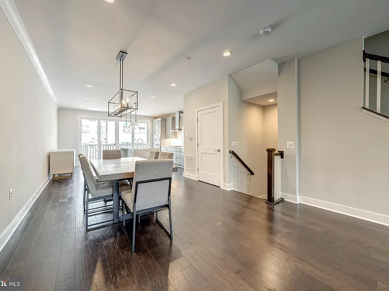 10326 Grosvenor Pl — Photo 13