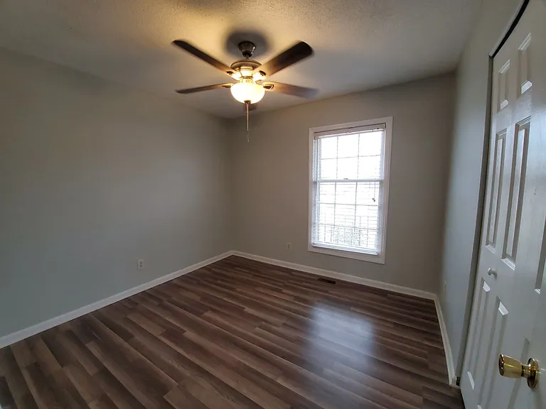 408 Desmond Dr — Photo 13