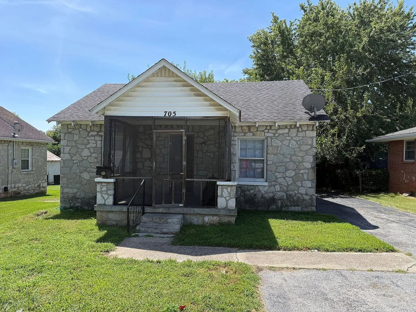 2 Bed/1 Bath House *Water Included* — Photo 1