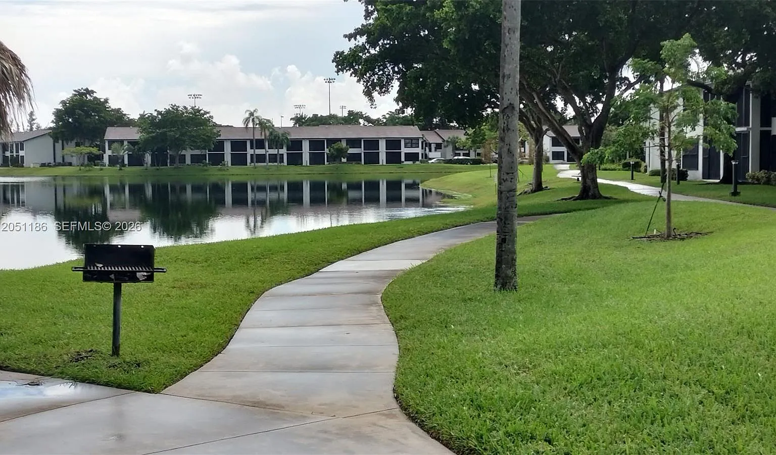 Lake Pointe Condominium N — Photo 1