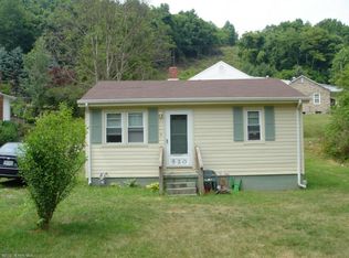 520 Poplar St, Narrows, VA 24124