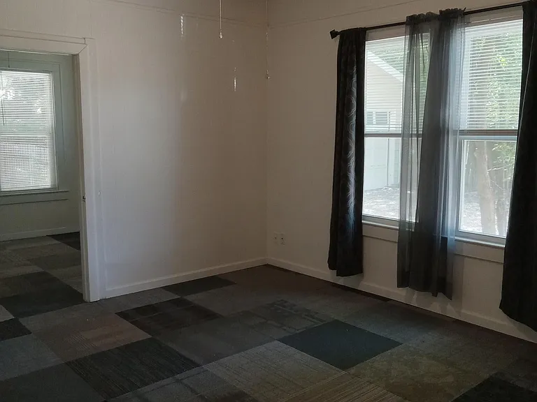 middle bedroom