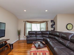 65 Amsterdam Rd, Smithtown, NY 11787