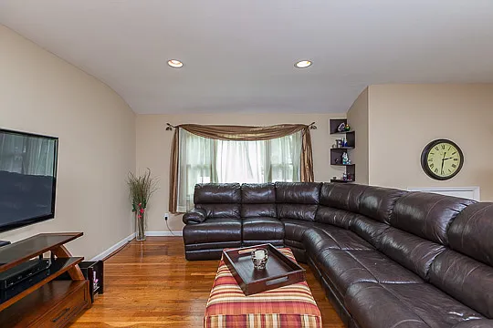 65 Amsterdam Rd photo 1