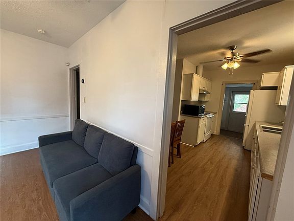5th image of 305 E Thornton St