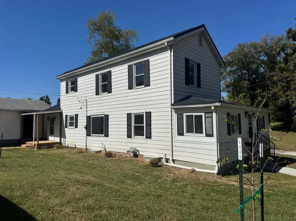 238 N Main St, Hillsboro, IL 62049