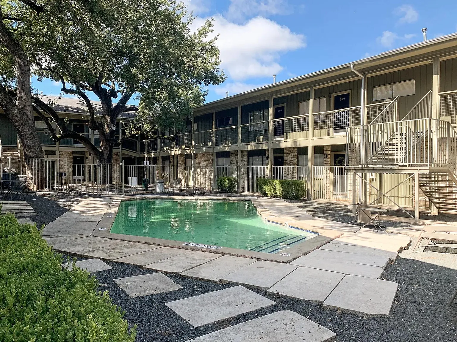 1 bed, 1.0 bath, 705 sqft, $1,450 — Photo 4