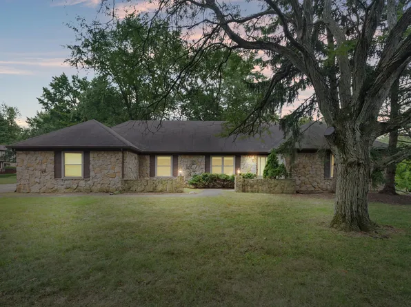 8729 Sawleaf Rd, Indianapolis, IN 46260