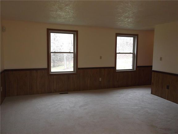 4th image of 104 Helga Dr