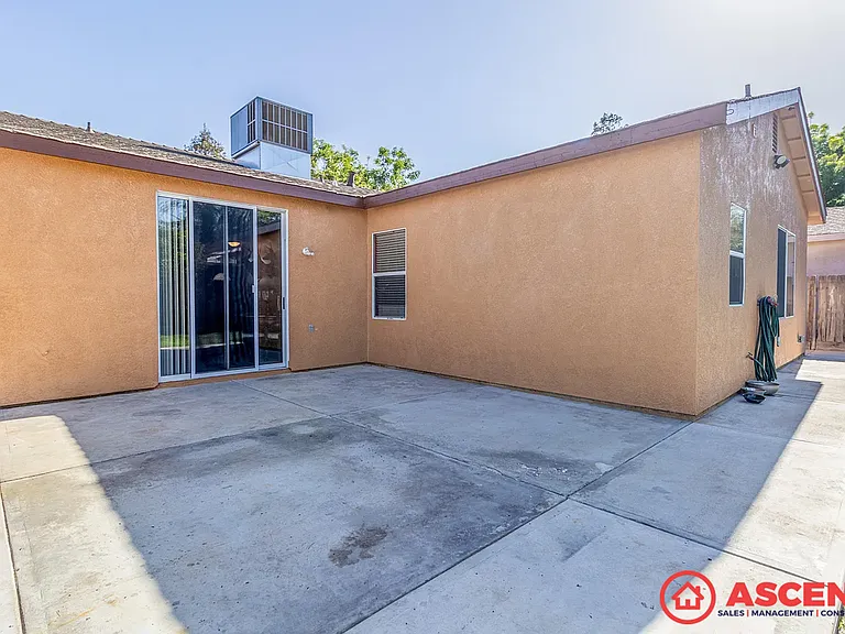 1810 Martinho Ave — Photo 20