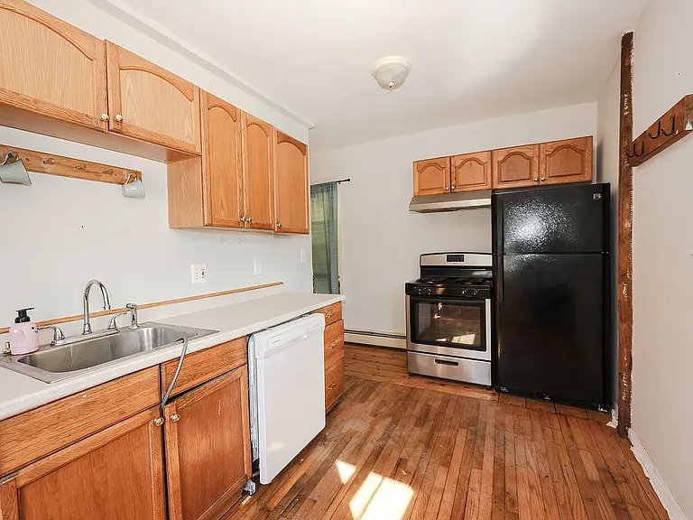 843 Western Ave #B — Photo 5