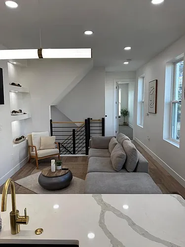 1072 Rachel St Photo 1