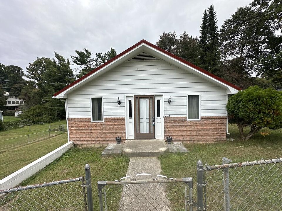 1st image of 223 4th St