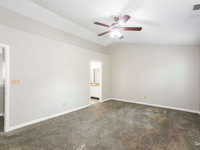 5051 Greenside Dr — Photo 7