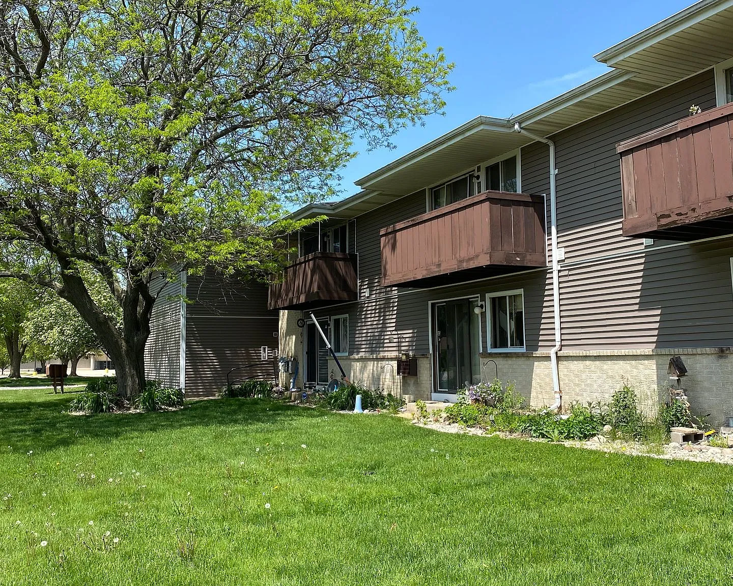 2111 Refset Drive — Photo 2