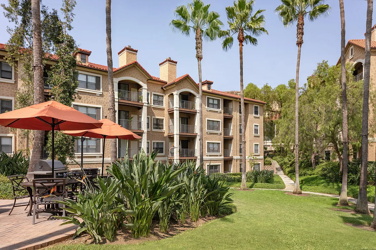 Monte Vista Apartment Homes — Photo 3