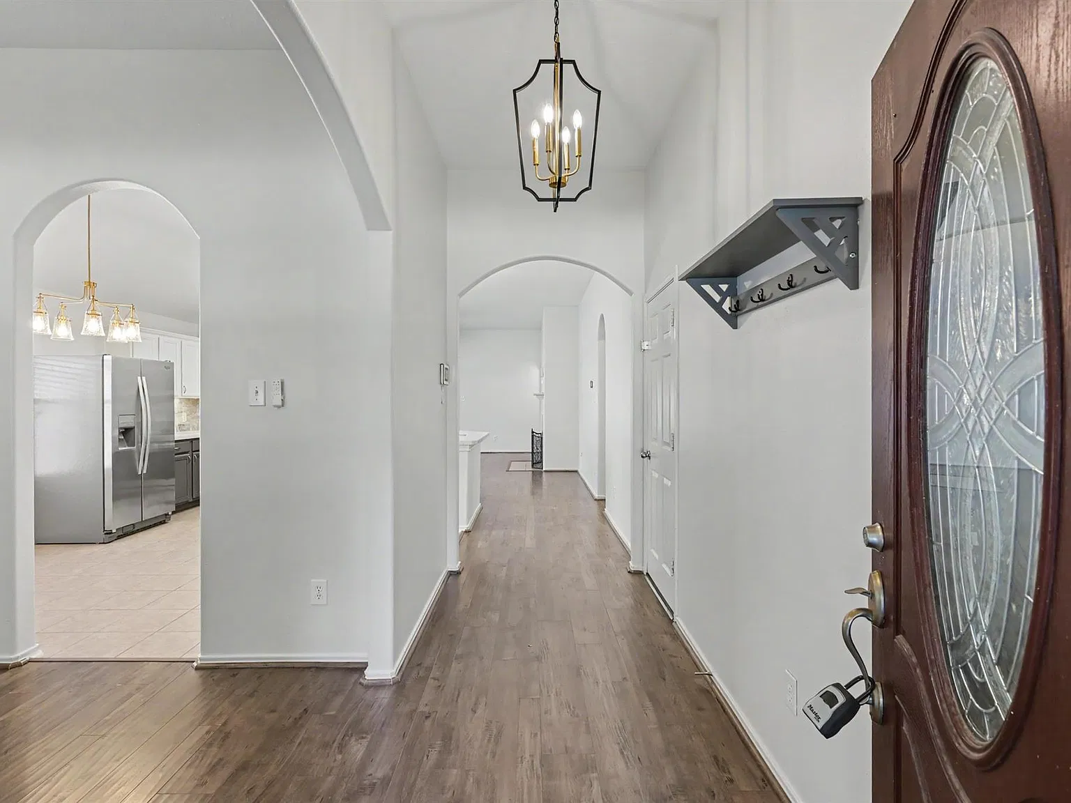 4 bed, 2.0 bath, 2155 sqft, $2,100 — Photo 3