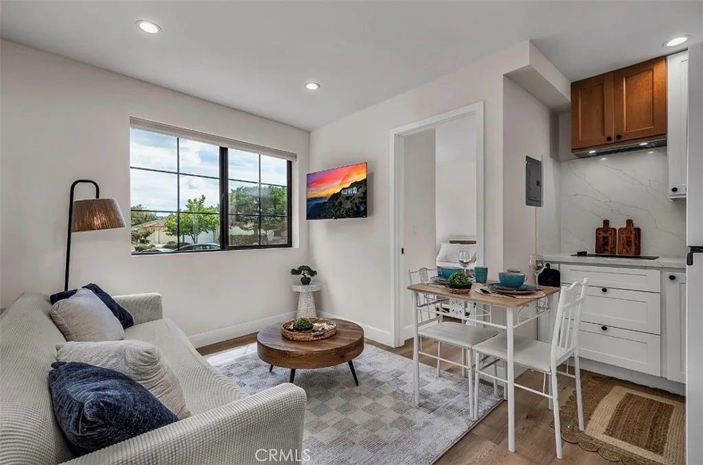 1 bed, 2313 sqft, $1,990 — Photo 2