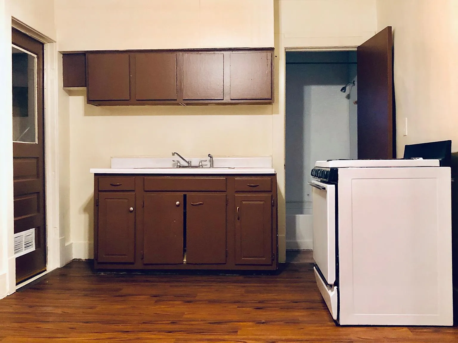 2 bed, 950 sqft, $1,075 — Photo 3