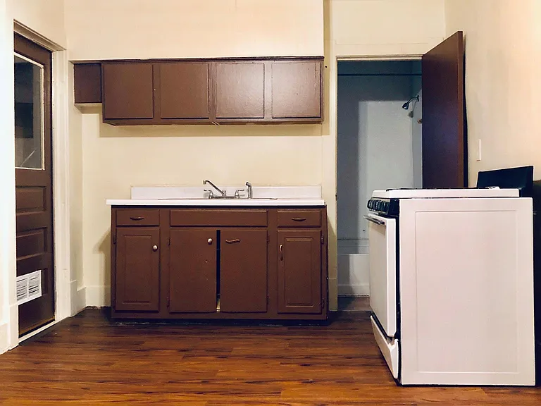 1033 Atlantic Ave — Photo 3