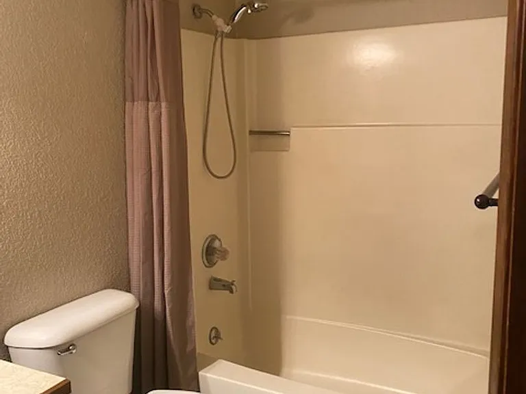 680 Malabar Dr — Photo 11