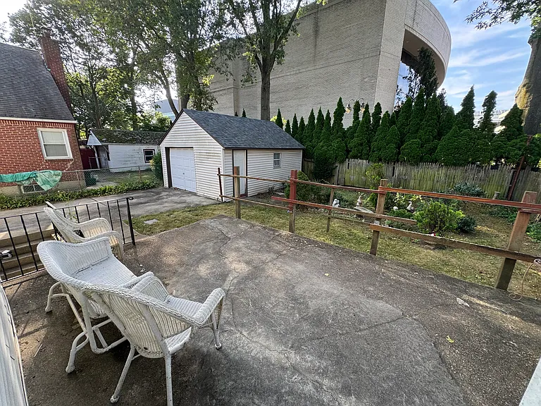 920 Huntington Pl — Photo 8
