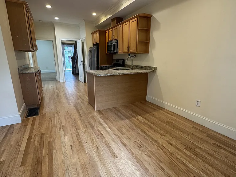 25 Lothrop St #2 — Photo 5