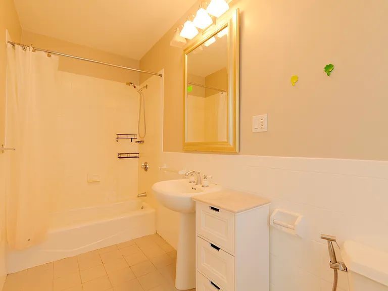 256 W Newton St #3 — Photo 18