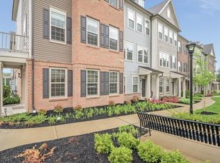 17 Haralson Ct, Livingston, NJ 07039