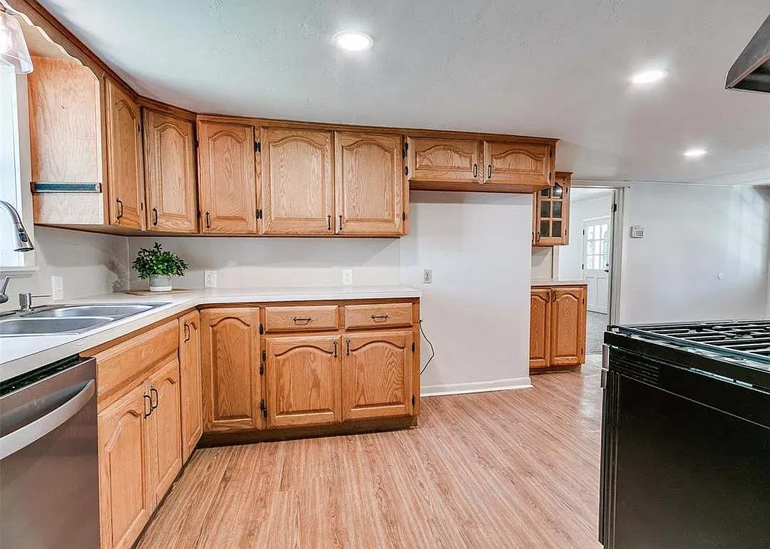 4 bed, 2166 sqft, $1,850 — Photo 3