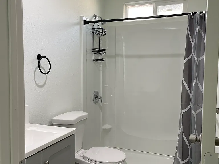 1214 Helix St — Photo 8