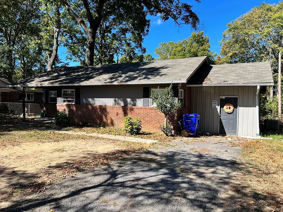 1st image of 1641 Oak St
