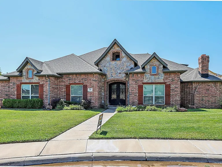 7501 Continental Pkwy — Photo 1