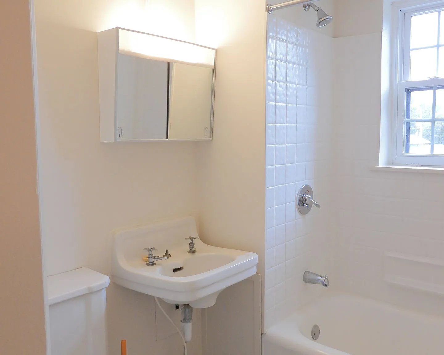 775 E. Broad St — Photo 4