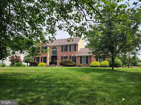 4 Eric Ct, Lawrence Township, NJ 08648