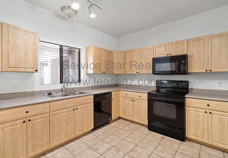 920 E Devonshire Ave #1001 — Photo 6