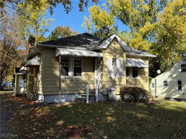 25400 Maple Ridge Rd, Westlake, OH 44145