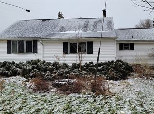 9392 Center Rd, Fredonia, NY 14063