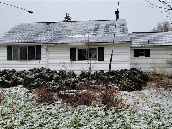 9392 Center Rd, Fredonia, NY 14063