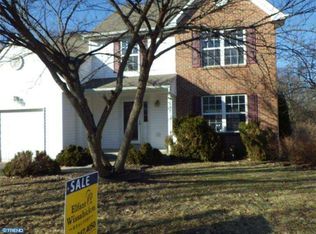 527 Greenhill Ln, Philadelphia, PA 19128