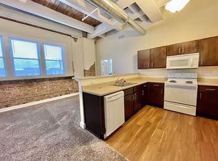 1320 5th Ave APT 304, Moline, IL 61265