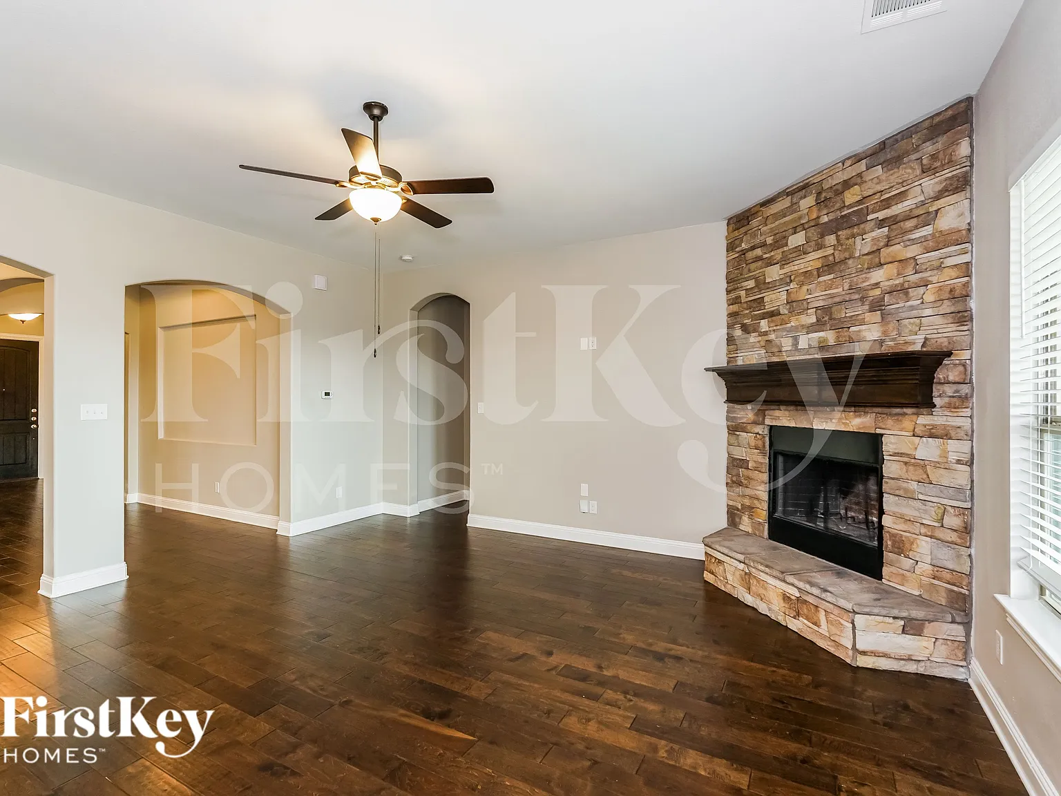 4 bed, 2.5 bath, 2566 sqft, $3,560 — Photo 2