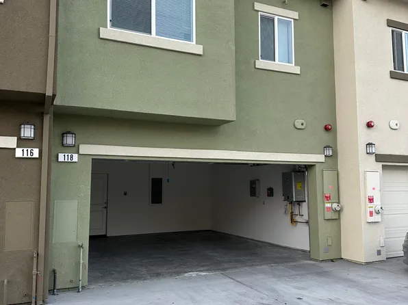 118 Bundeson Dr #118, Hollister, CA 95023