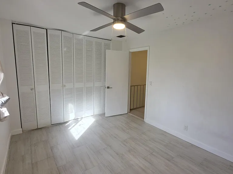 139 Sparrow Dr #3G — Photo 15