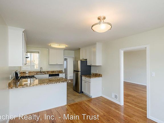 4th image of 115-117 N Willard St #115