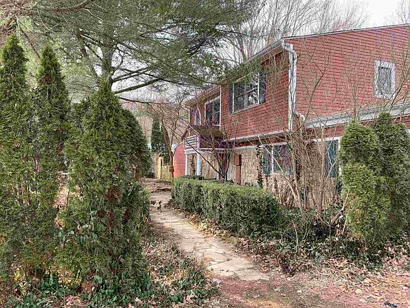 2nd image of 6517 Snug Harbour Ln
