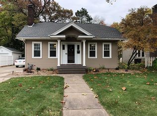 2727 Middle Rd, Davenport, IA 52803